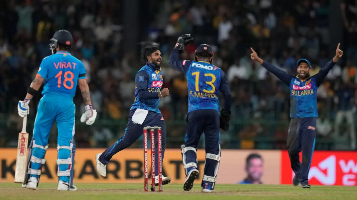 पहले वनडे में Sri Lanka की ओर से सबसे ज्यादा विकेट लेने वाला गेंदबाज सीरीज के बाकी मैचों से बाहर
