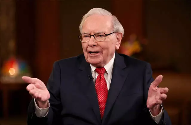 Warren Buffett ने बर्कशायर हैथवे की एप्पल में हिस्सेदारी को कम कर दिया