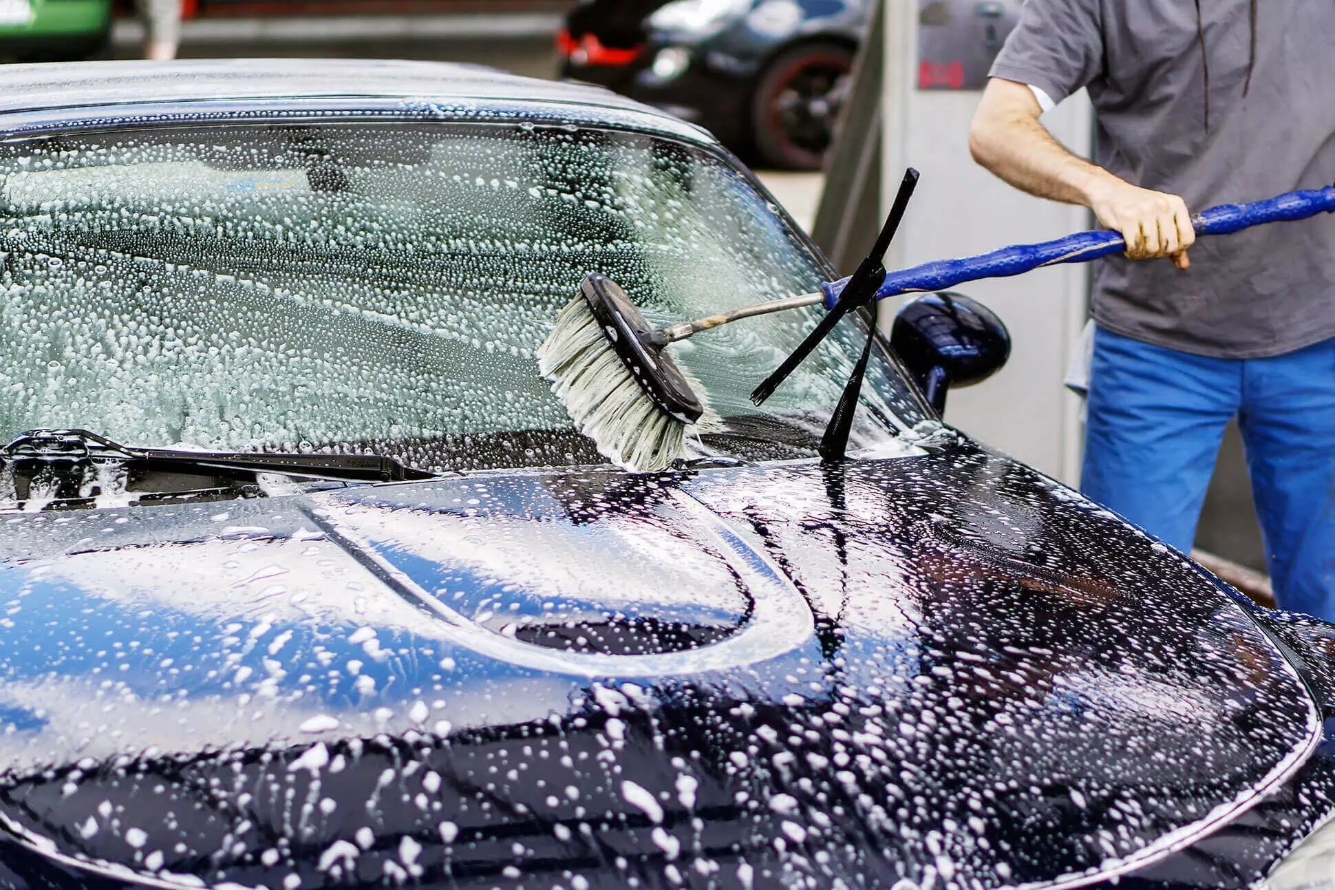 Car में बारिश का पानी गिरने से  कार पर दाग लगे   इस प्रकार साफ करें