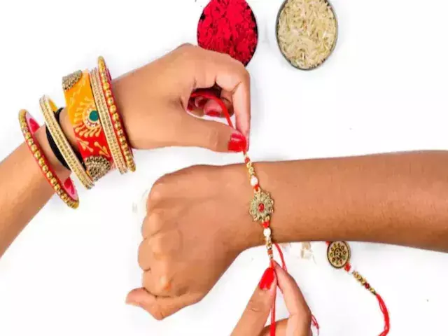 Raksha Bandhan के दिन भद्रा सुबह 5 बजकर 53 मिनट से आरंभ