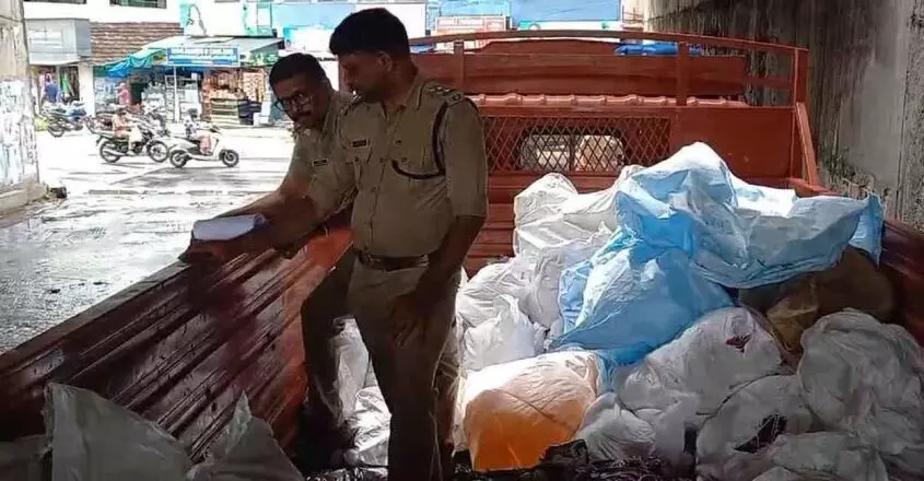 KERALA : मन्नुथी पुलिस ने प्रतिबंधित तम्बाकू उत्पादों के 5,000 पैकेट जब्त