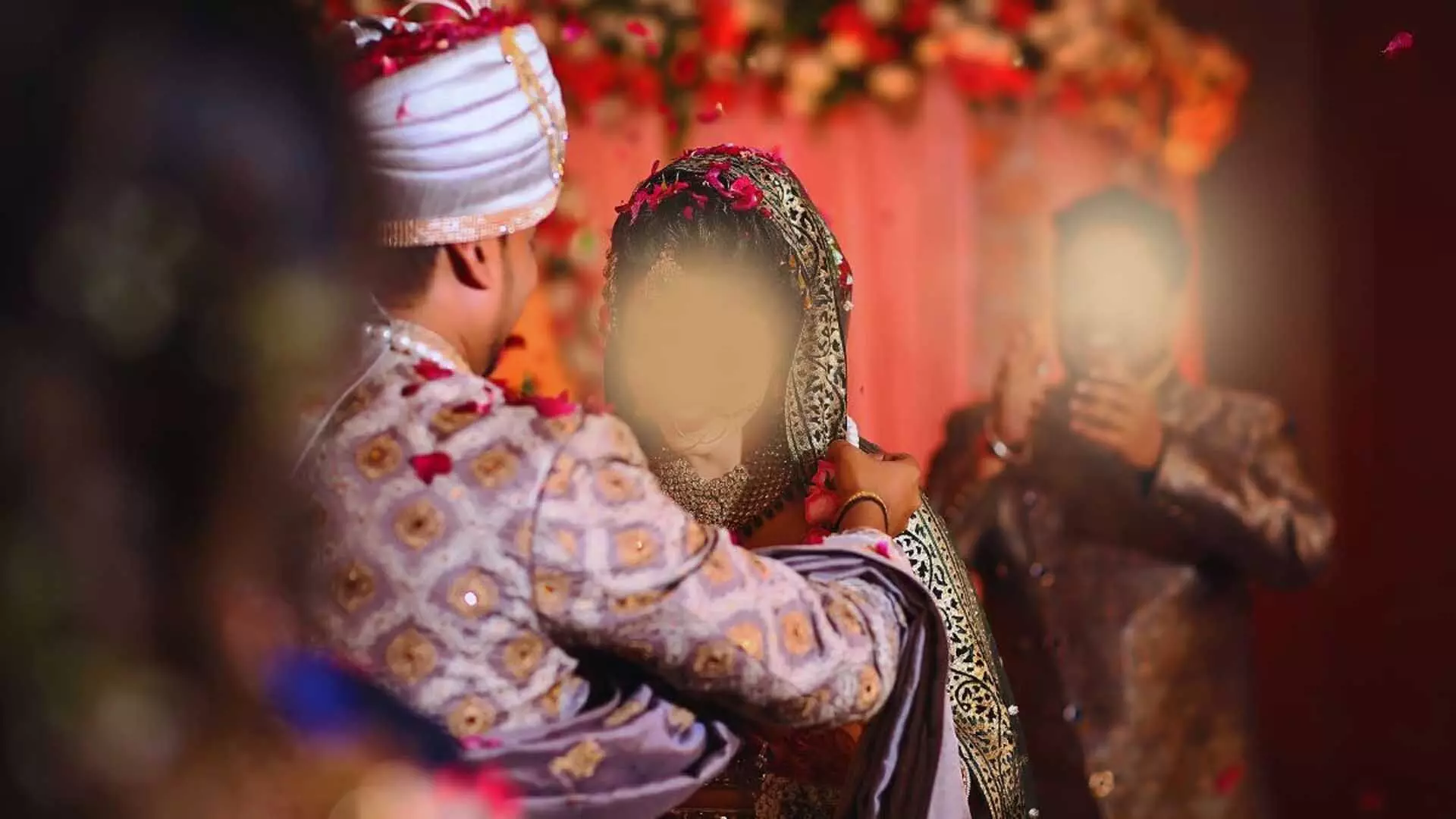 Bihar: पति ने पत्नी को प्रेमी संग पकड़ा, फिर दोनों की करा दी शादी