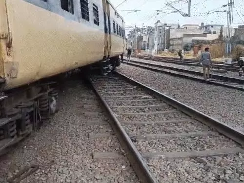 Saharanpur में बेपटरी हुई ट्रेन, कोई हताहत नहीं
