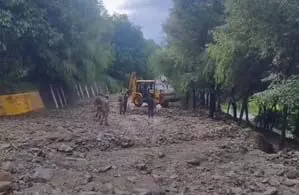 Jammu and Kashmir के गंदेरबल में बादल फटने से श्रीनगर-लेह राजमार्ग अवरुद्ध