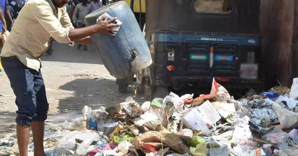Garbage इधर उधर फेक देते हो तो लगेगा 5,000 रुपये का जुर्माना