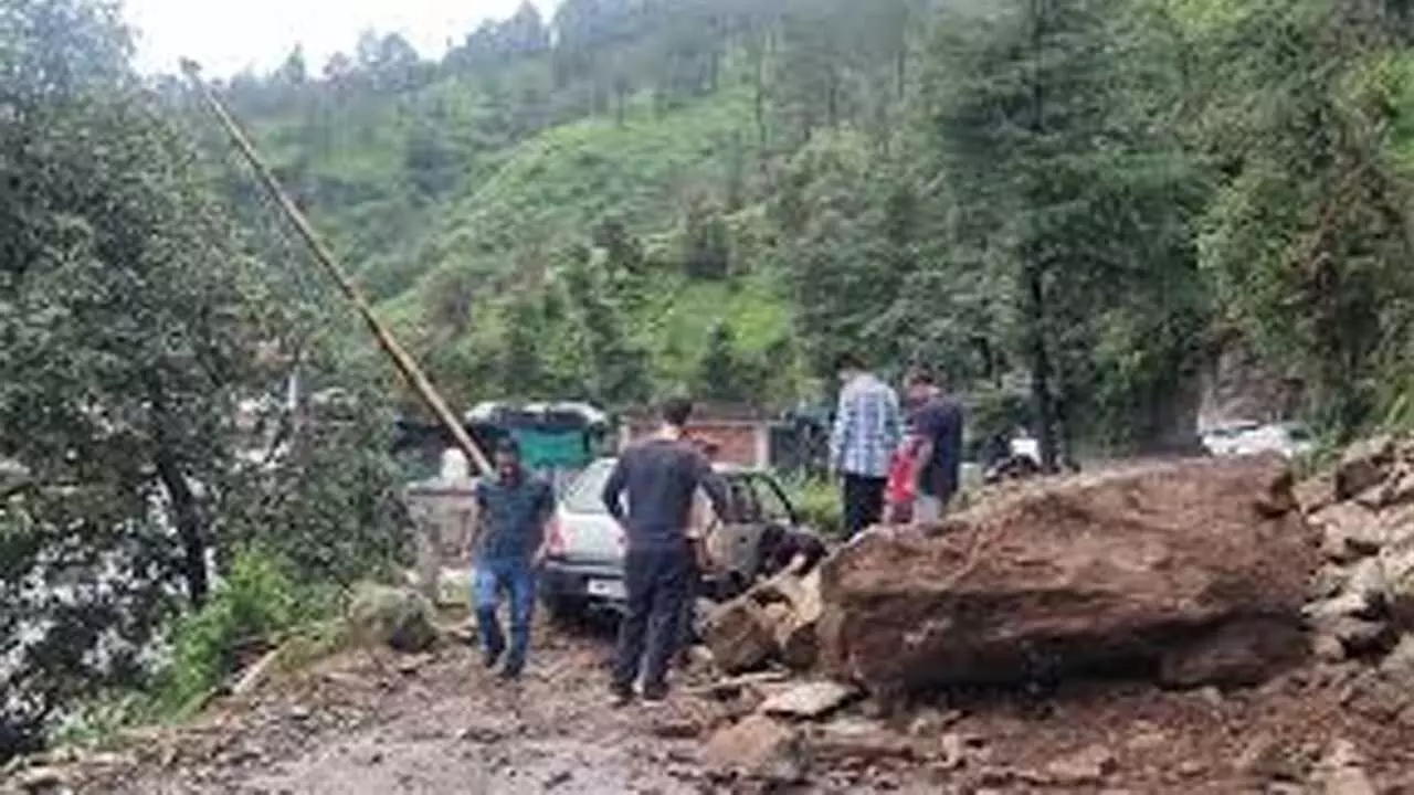 Himachal में भारी बारिश के कारण 87 सड़कें बंद, 5 दिनों के लिए येलो अलर्ट जारी