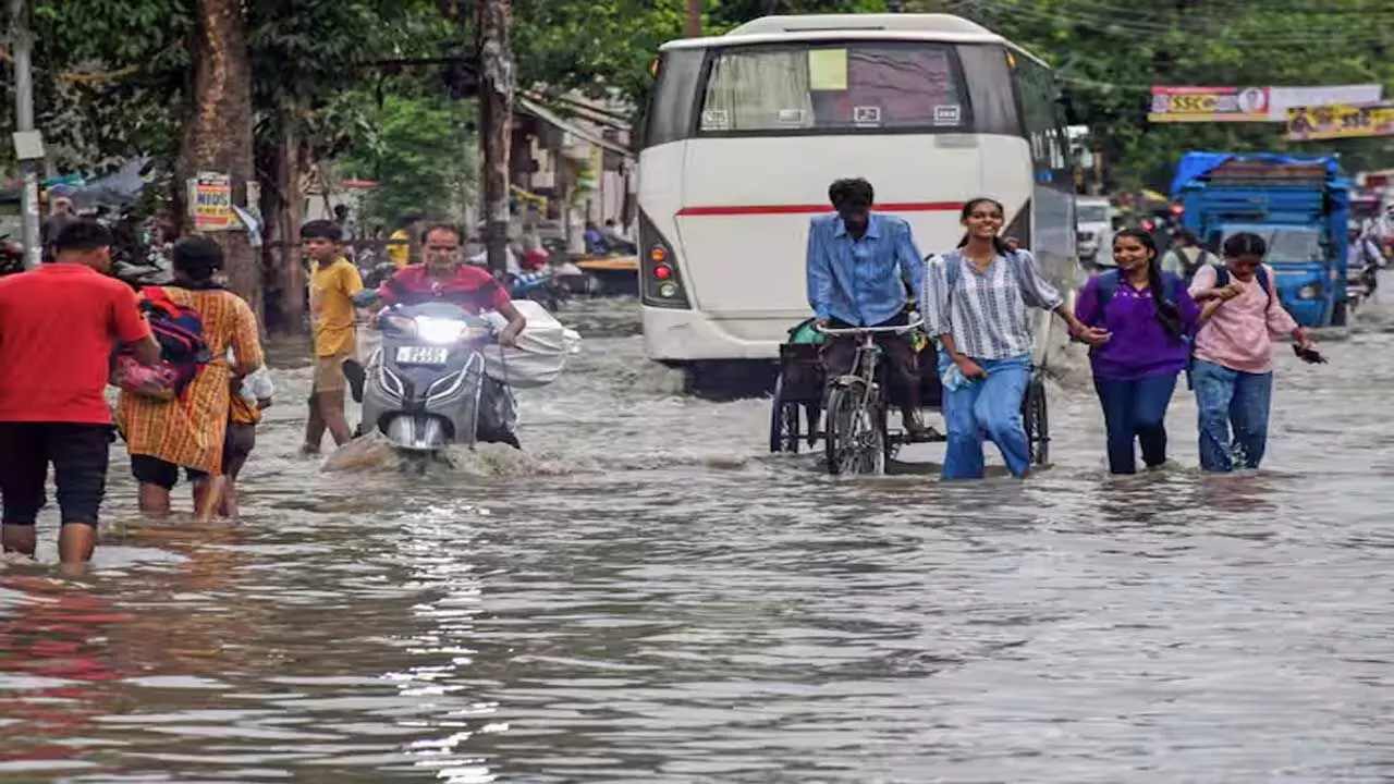 CM Shinde ने प्रशासन को खतरे वाले इलाकों से लोगों को हटाने का निर्देश दिया