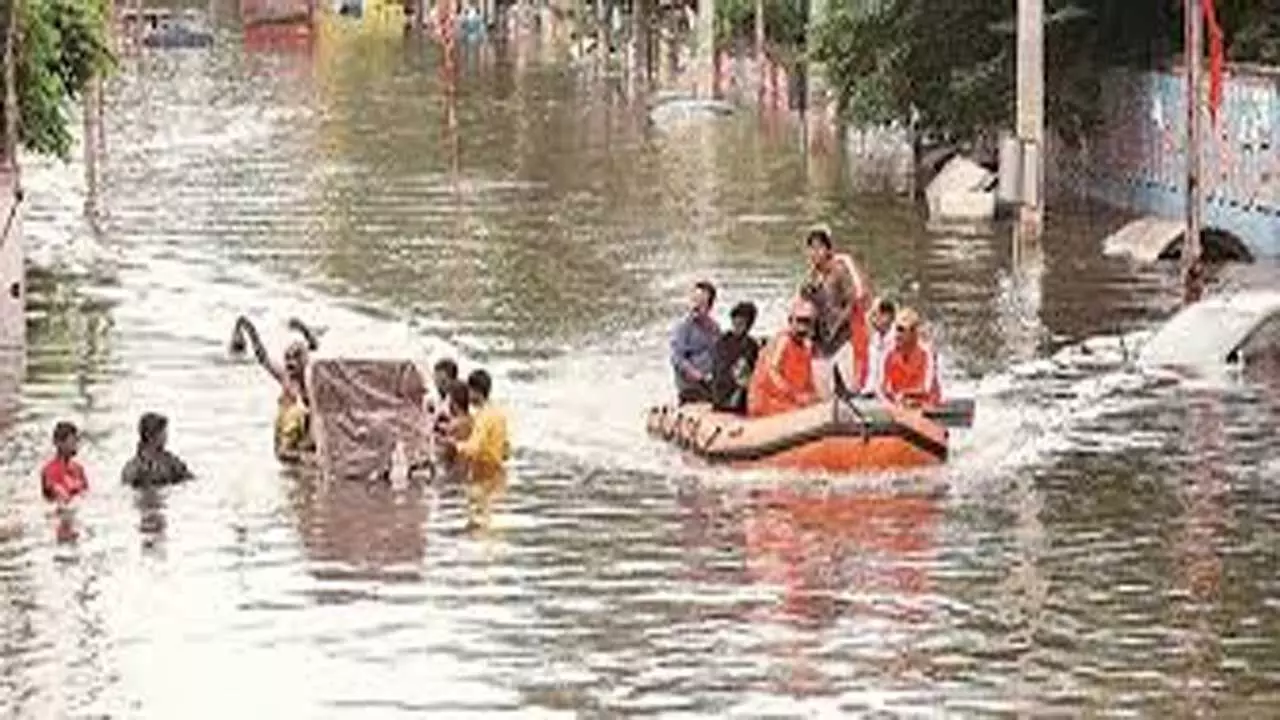 UP में 24 घंटे में बारिश से जुड़ी घटनाओं में 5 की मौत, 6 जिले अब भी बाढ़ग्रस्त