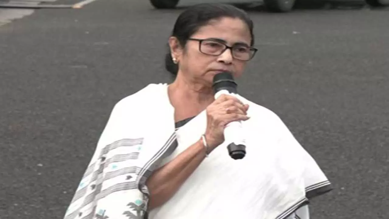 Bengal: ममता बनर्जी ने झारखंड पर उंगली उठाई, असम के सीएम ने किया पलटवार
