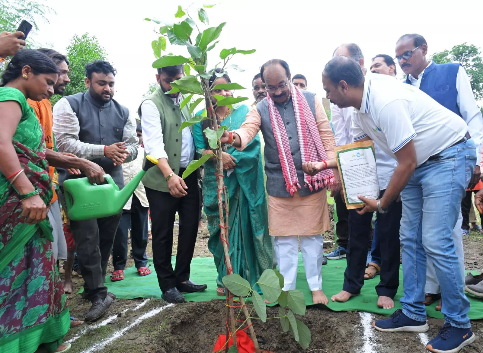 हरेली की उमंग के बीच जनसमस्या निवारण शिविर में पहुंचे उप मुख्यमंत्री अरुण साव