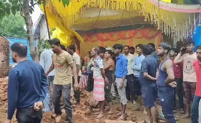 MP: दीवार गिरने से 9 बच्चों की मौत के बाद शीर्ष अधिकारियों का तबादला