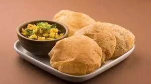 recipe: मानसून में घर पर जरूर बनाएं, ये टेस्टी पूड़ियां