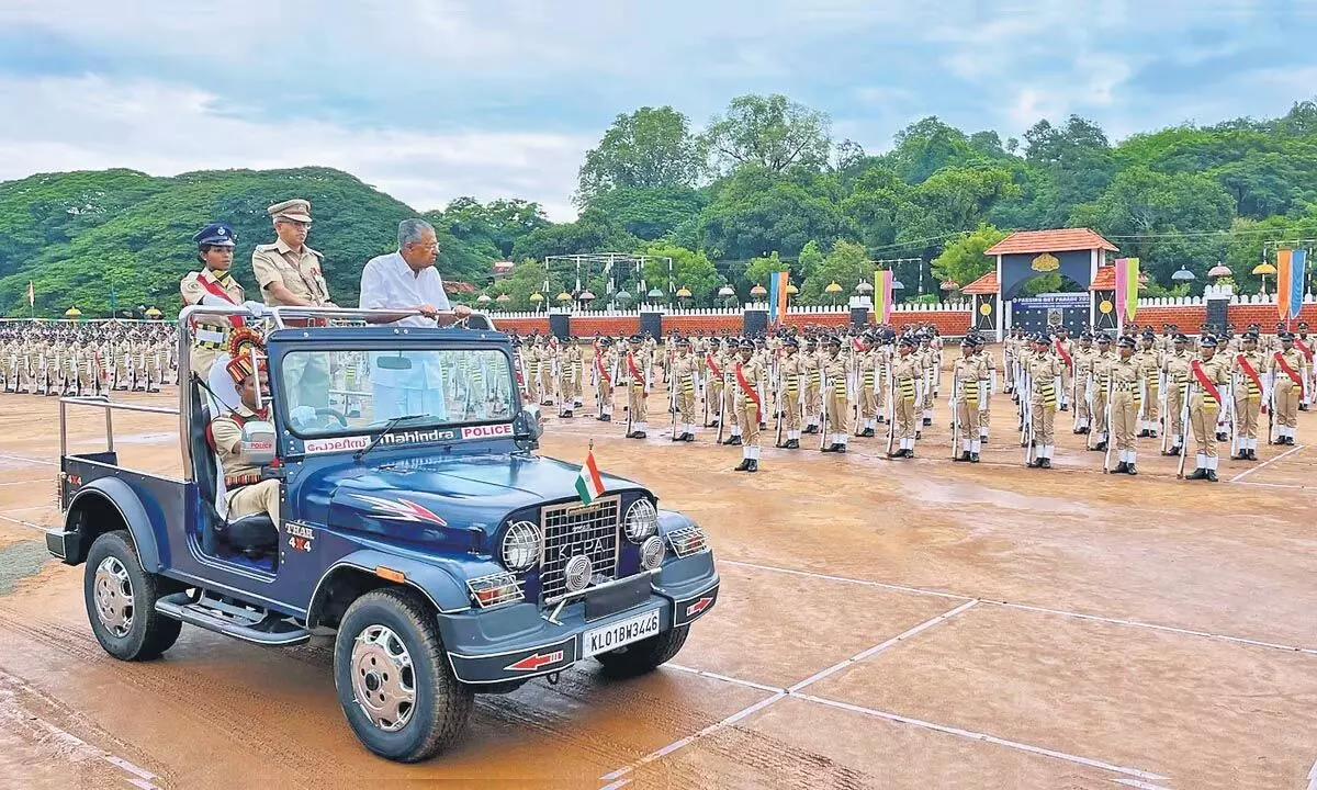 मुख्यमंत्री पिनाराई विजयन ने पुलिस, सेना, अग्निशमन बल, एनडीआरएफ के प्रयासों की सराहना की
