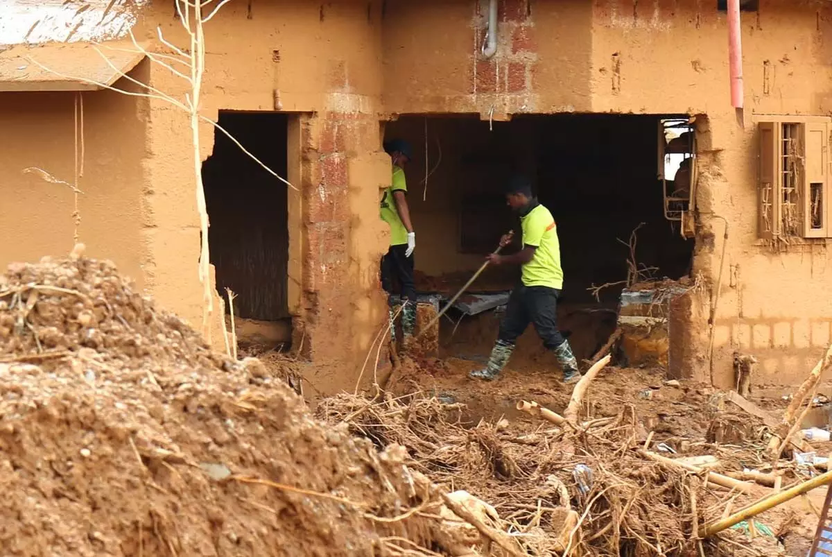 Wayanad landslide : केरल ने जीवित बचे लोगों के पुनर्वास की योजना के बीच राहत प्रयासों और दान अभियान को तेज कर दिया