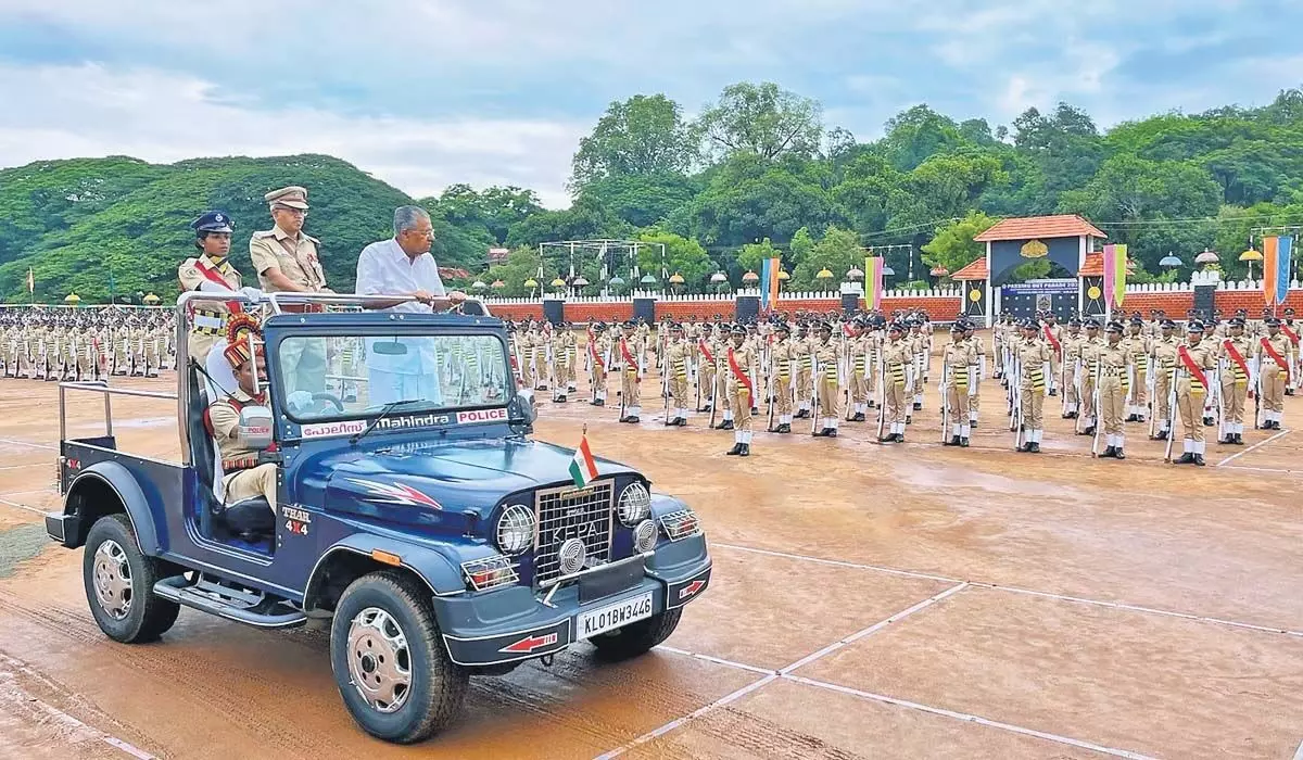 Kerala : मुख्यमंत्री पिनाराई विजयन ने वायनाड में पुलिस, सेना, अग्निशमन बल, एनडीआरएफ के प्रयासों की सराहना की