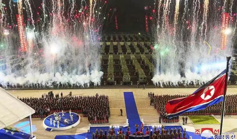 Kim ने भव्य समारोह के बीच अग्रिम मोर्चे पर 250 परमाणु मिसाइल लांचर भेजे