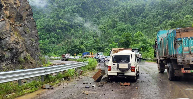 नागालैंड NH202 के बंद होने से यात्रियों को वैकल्पिक मार्ग लेने की सलाह