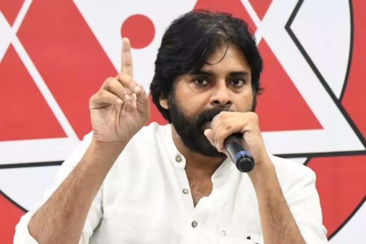 Pawan Kalyan ने कलेक्टर्स कॉन्फ्रेंस में स्थानीय निकायों को मजबूत बनाने पर जोर दिया