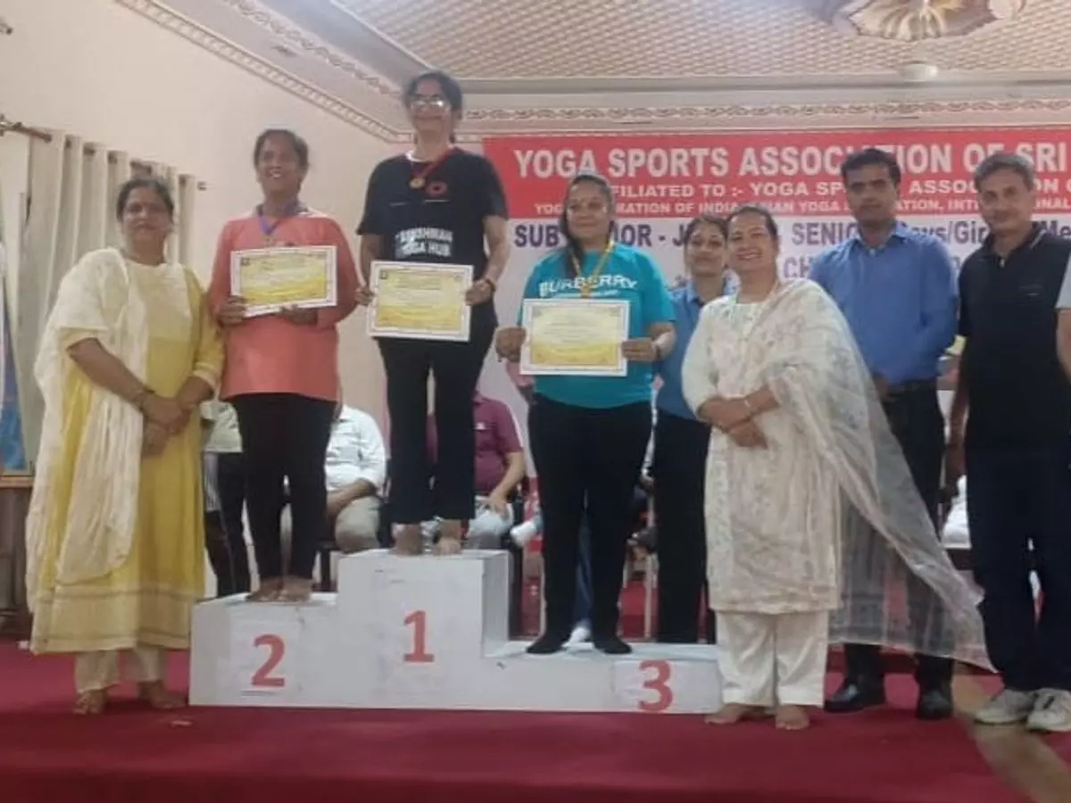 Sri Ganganaga: योगा प्रतियोगिता में विजेताओं का सम्मान किया गया