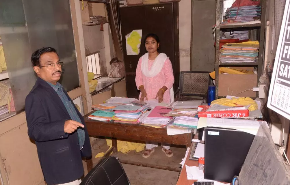 25 अधिकारी कर्मचारियों को कारण बताओ नोटिस, रायपुर संभागायुक्त ने दफ्तरों में दी दबिश
