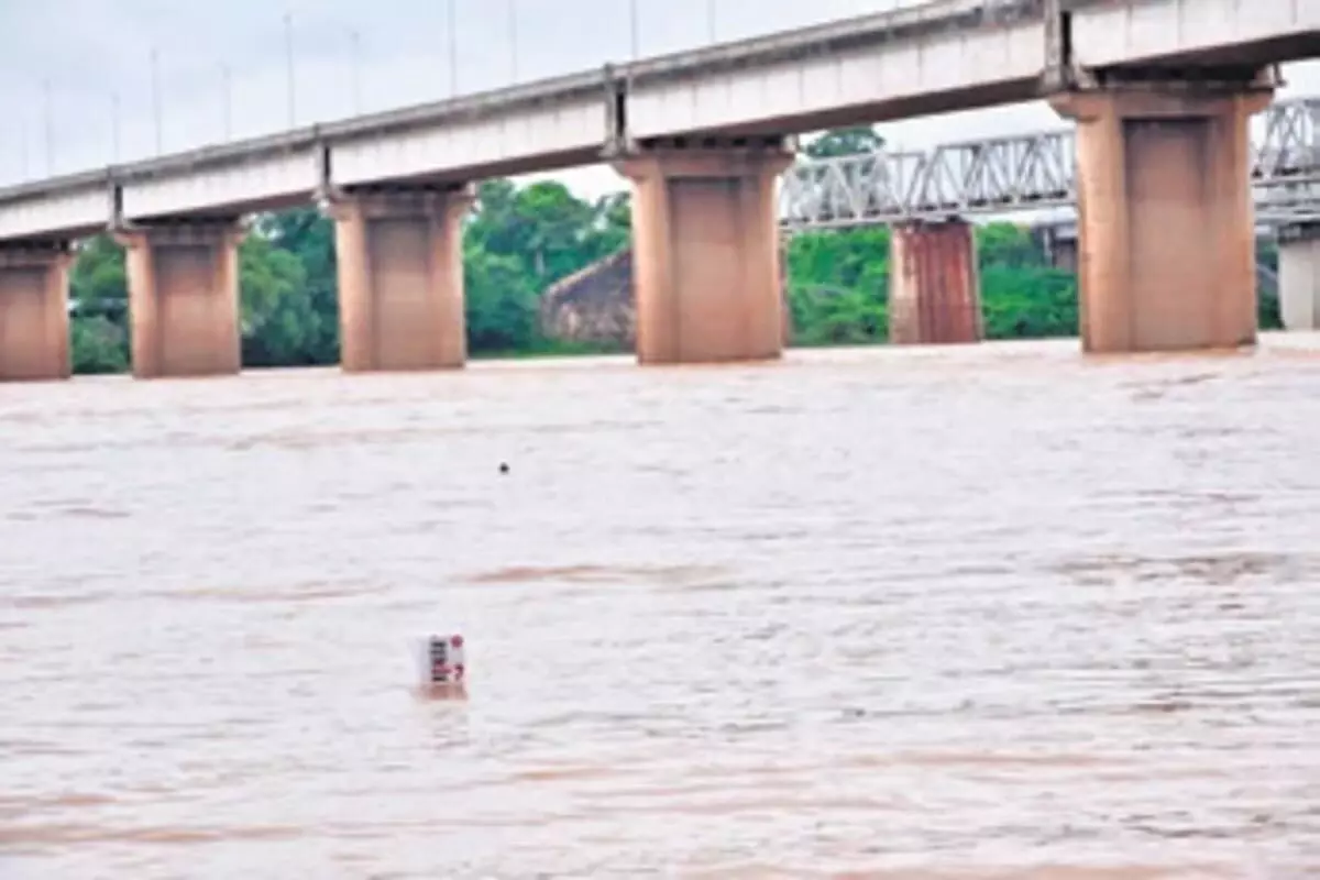 Odisha: ब्राह्मणी नदी के उफान से राउरकेला के लोग चिंतित, अभी बाढ़ का खतरा नहीं