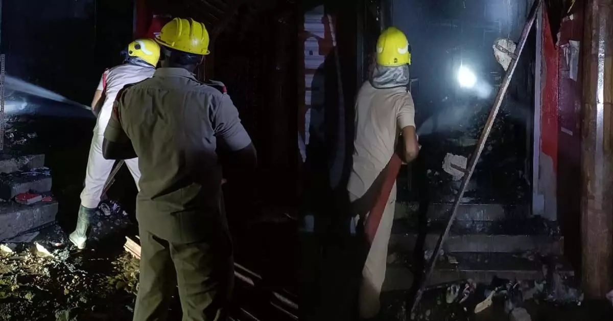 Cuttack : आग लगने से चौधरी बाजार की दुकान पूरी तरह जलकर राख