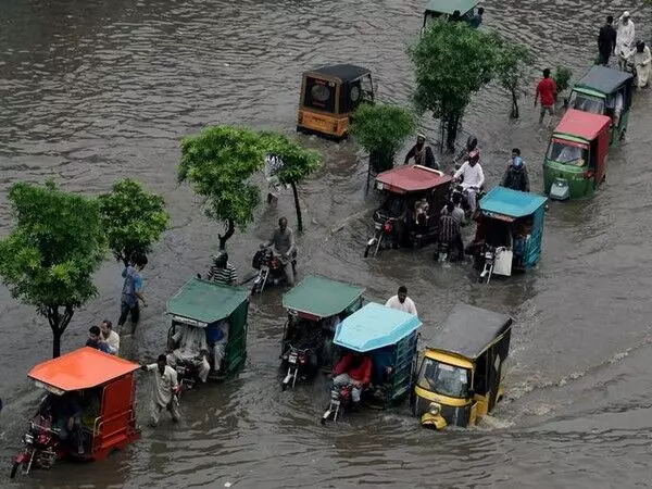 Pakistan : मूसलाधार बारिश ने कहर बरपाया, 22 लोगों की मौत