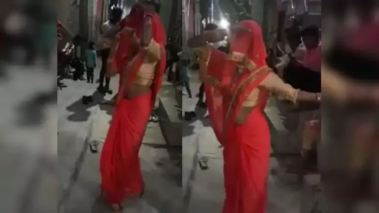 घूंघट ओढ़कर महिला ने किया ऐसा डांस, सोशल मीडिया पर तेजी से वायरल VIDEO
