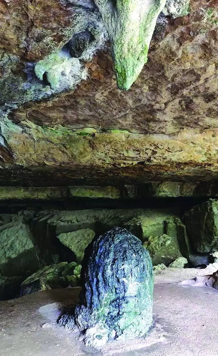 Meghalaya : डोरबार ने मावजिम्बुइन गुफा में प्रार्थना पर प्रतिबंध लगाया