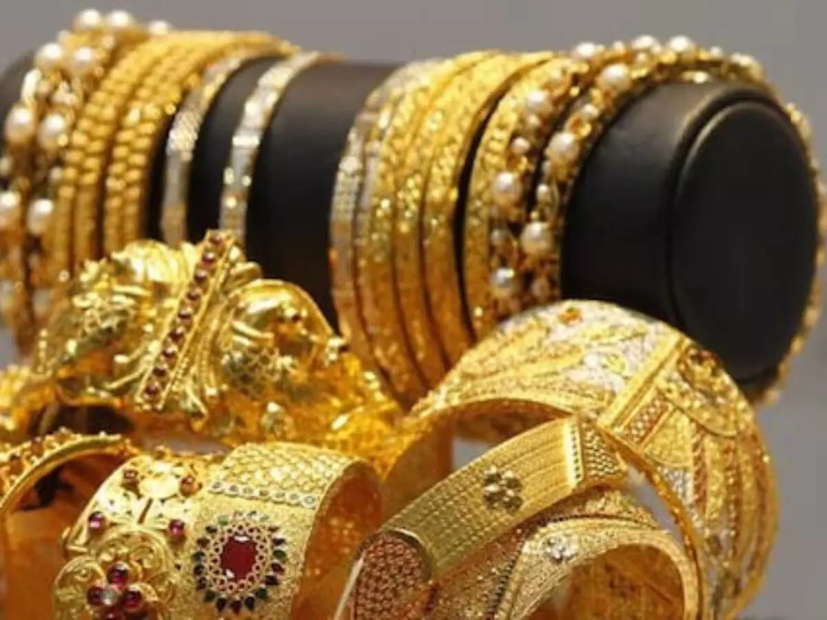 Gold prices में गिरावट आई चांदी की कीमत में 1,765 रुपये की गिरावट आई
