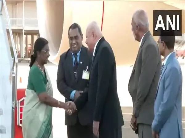 President Draupadi Murmu ने तीन देशों की यात्रा शुरू की, फिजी पहुंचीं