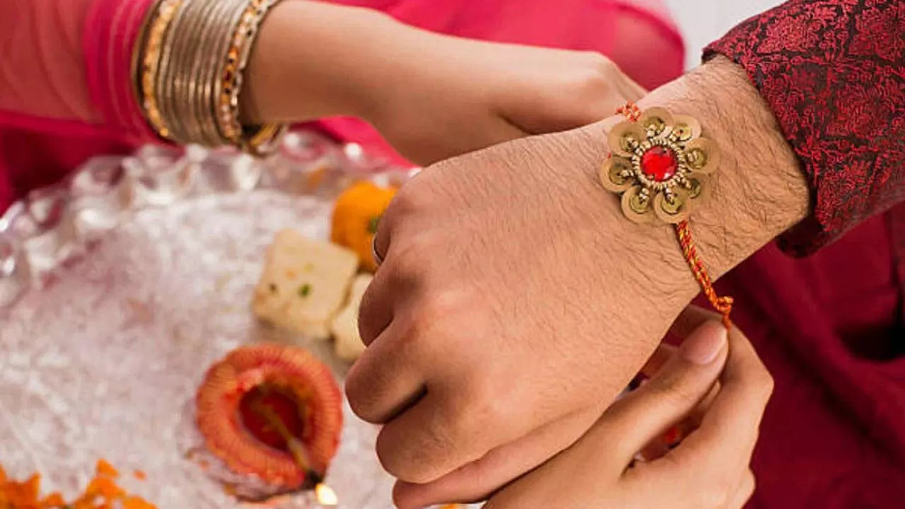 Rakshabandhan पर राखी बांधने से पहले 19 अगस्त का पंचांग पढ़ लें