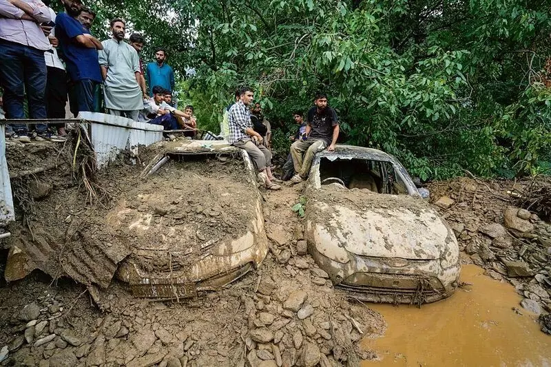 Ganderbal में बादल फटने से श्रीनगर-लेह राजमार्ग अस्थायी रूप से बंद