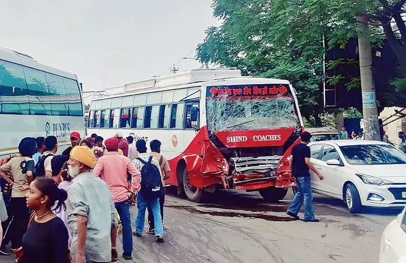 Amritsar: सड़क दुर्घटना में चार लोग घायल