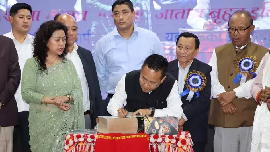 Sikkim के मुख्यमंत्री ने टीबी सुब्बा की पुस्तक का विमोचन किया