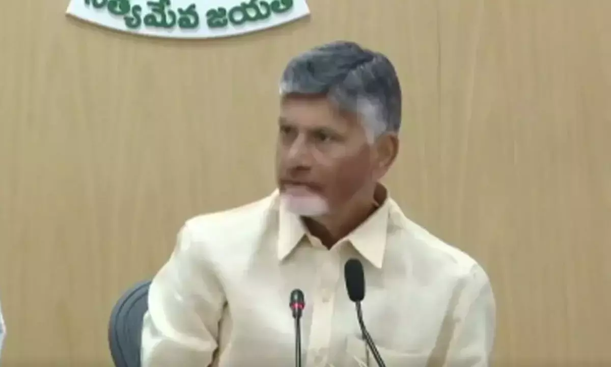 Naidu ने जिला कलेक्टरों से कहा, होशियार बनो, कड़ी मेहनत करो