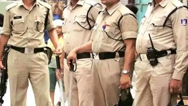 Police मुख्यालय में बिना काम बैठे अफसर