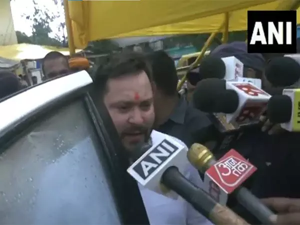 प्रशांत किशोर के 10वीं फेल वाले बयान पर Tejashwi Yadav की प्रतिक्रिया