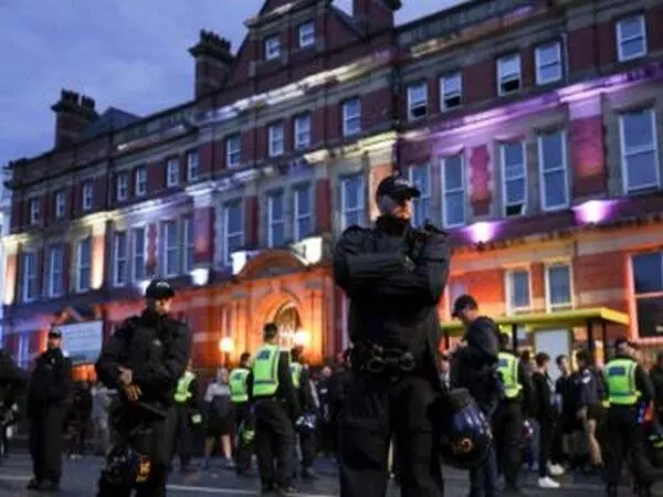 Britain में अशांति, शरणार्थियों को ठहराने वाले होटलों पर हमला