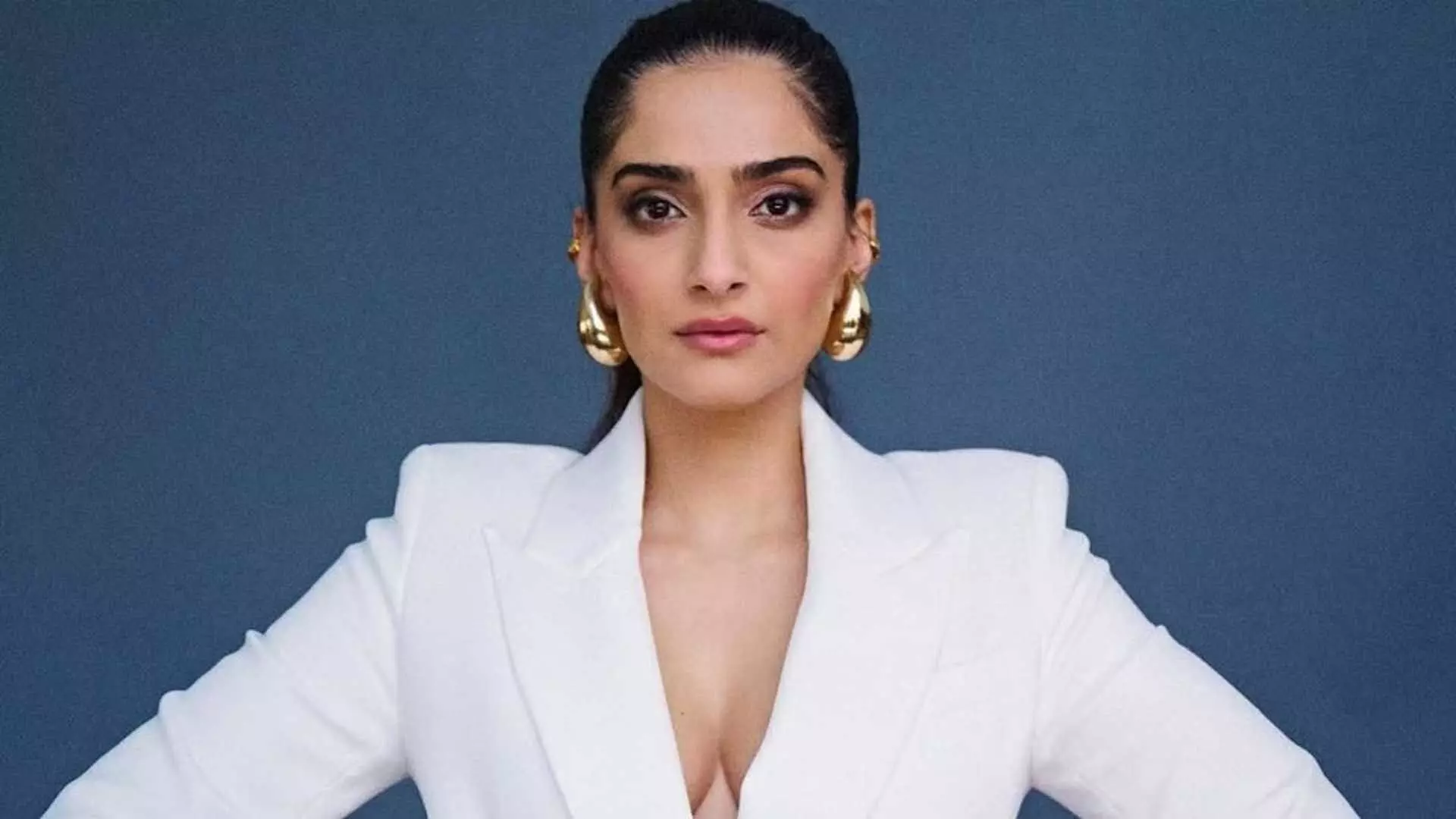 Sonam Kapoor ने विरोध प्रदर्शनों के बीच बांग्लादेश में बढ़ती मौतों पर प्रतिक्रिया दी