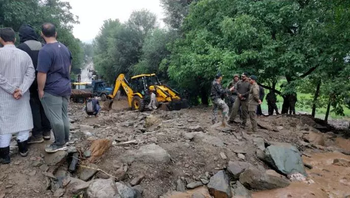 भूस्खलन के बाद बंद हुआ Srinagar-Leh राजमार्ग फिर से खुला