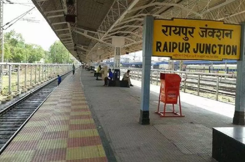 रायपुर रेलवे स्टेशन की पार्किंग का ठेका रद्द, ठेकेदार को मिला नोटिस