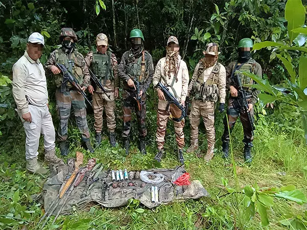 Indian Army और मणिपुर पुलिस के संयुक्त अभियान में भारी मात्रा में हथियार और गोला-बारूद बरामद