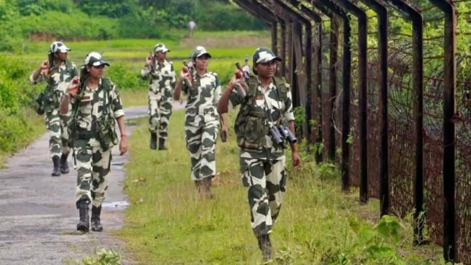 Bangladesh crisis: बीएसएफ ने पश्चिम बंगाल में सीमा पर जारी किया हाई अलर्ट