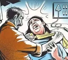 Maharashtra:  पति ने ब्लेड से पत्नी पर किया हमला, फिर की खुदकुशी की कोशिश