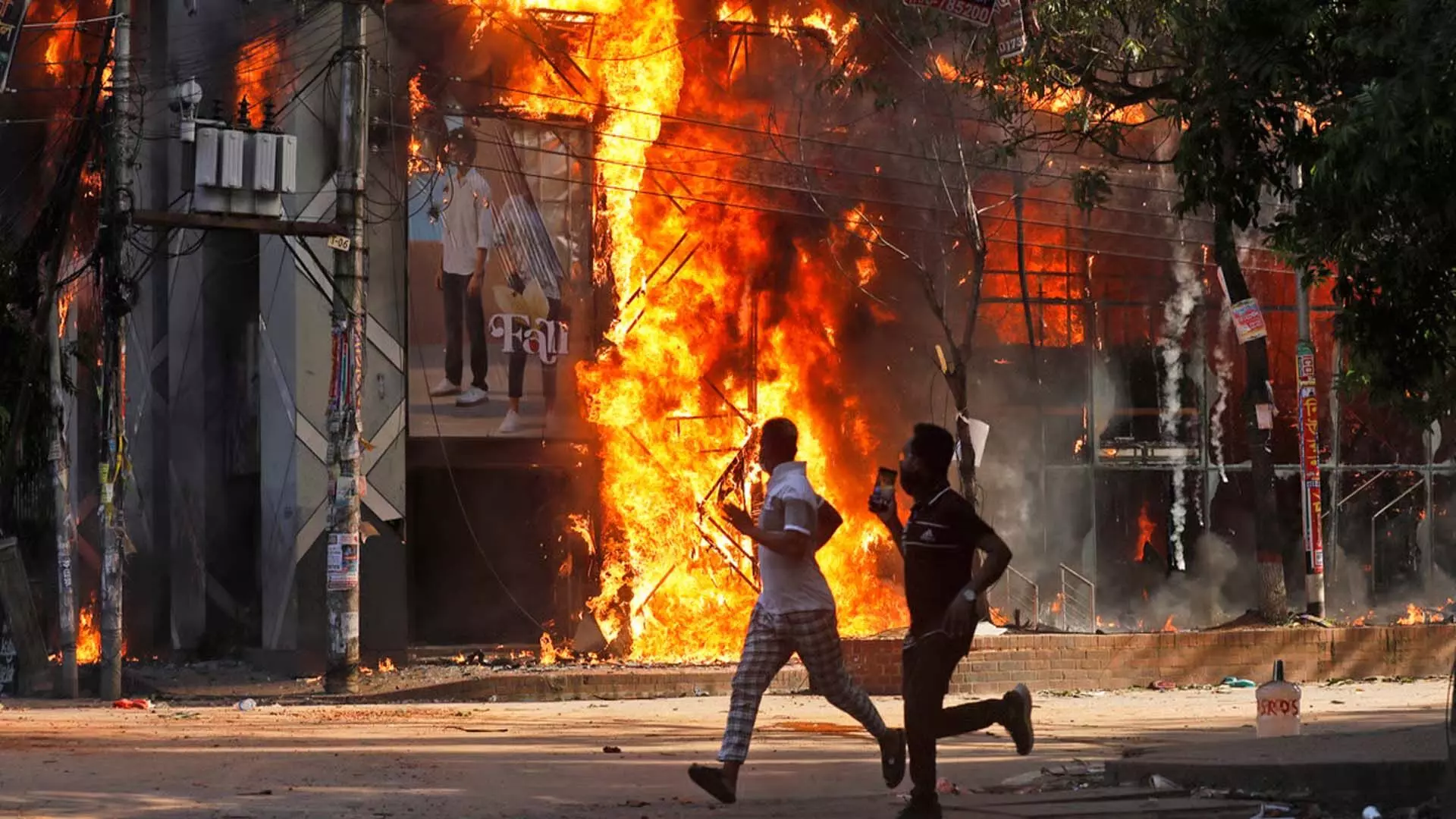 Bangladesh protests: क्या शेख हसीना इस्तीफा दे सकती हैं?