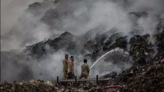 Dehli:  दिल्ली अग्निशमन विभाग से लैंडफिल की आग बुझाने के नए तरीके सुझाने को कहा