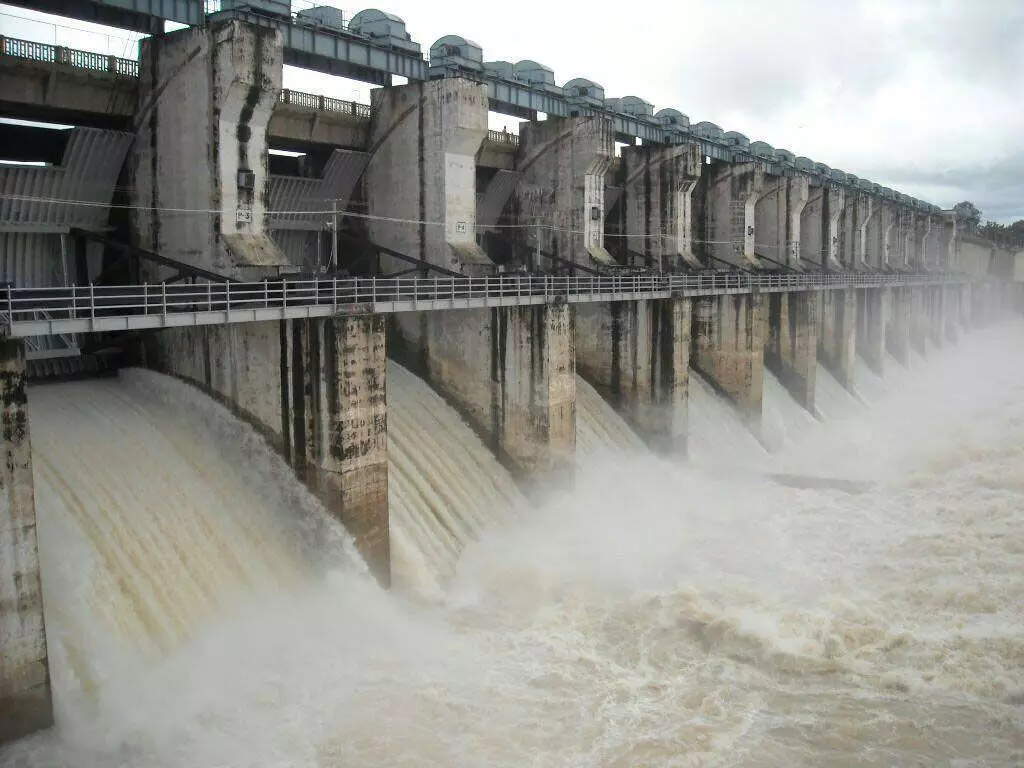 पर्यटन स्थल और बांधों के पास सेल्फी लेने पर रोक, कलेक्टर ने जारी किया आदेश