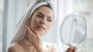 Skin Tips:  दमकती त्वचा तो करें इन घरेलू स्क्रब का इस्तेमाल
