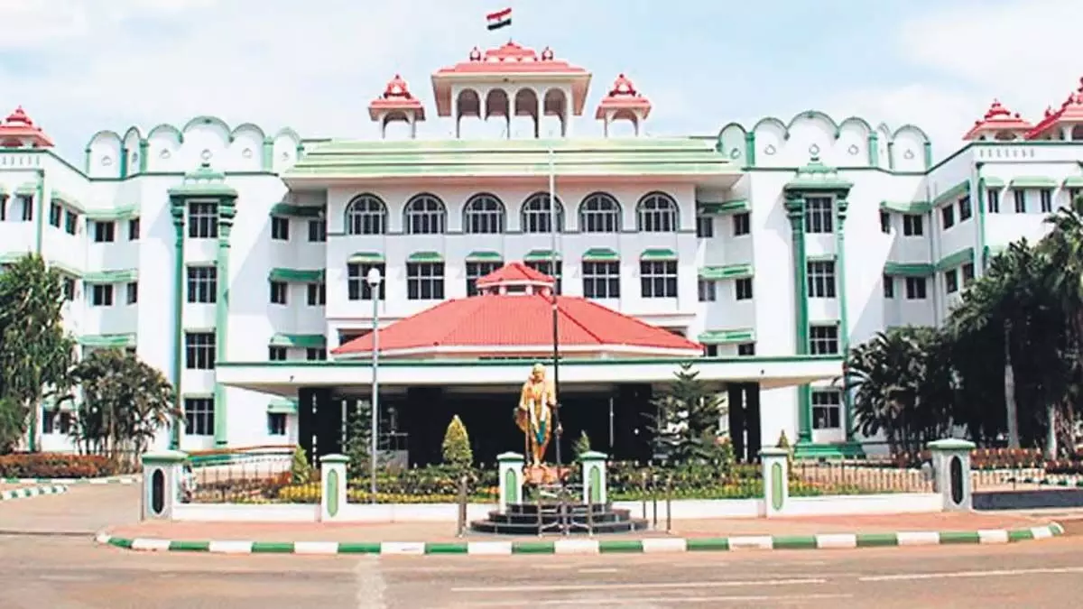 Tamil Nadu : उच्च न्यायालय ने कहा, ‘फर्जी डॉक्टर द्वारा तेनकासी अस्पताल चलाने के दौरान अधिकारी मूकदर्शक बने रहे’
